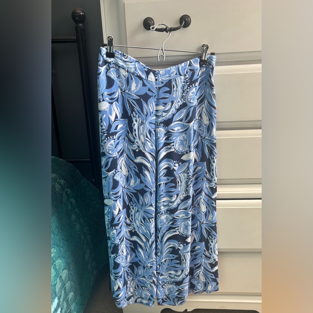 Lilly Pulitzer Avery Cropped Pants in High Tide Navy
You're The Zest Sz 4